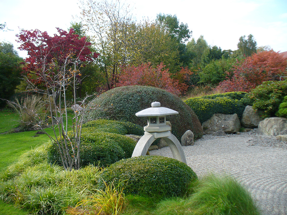 japanischer Garten in Bartschendorf im Herbst