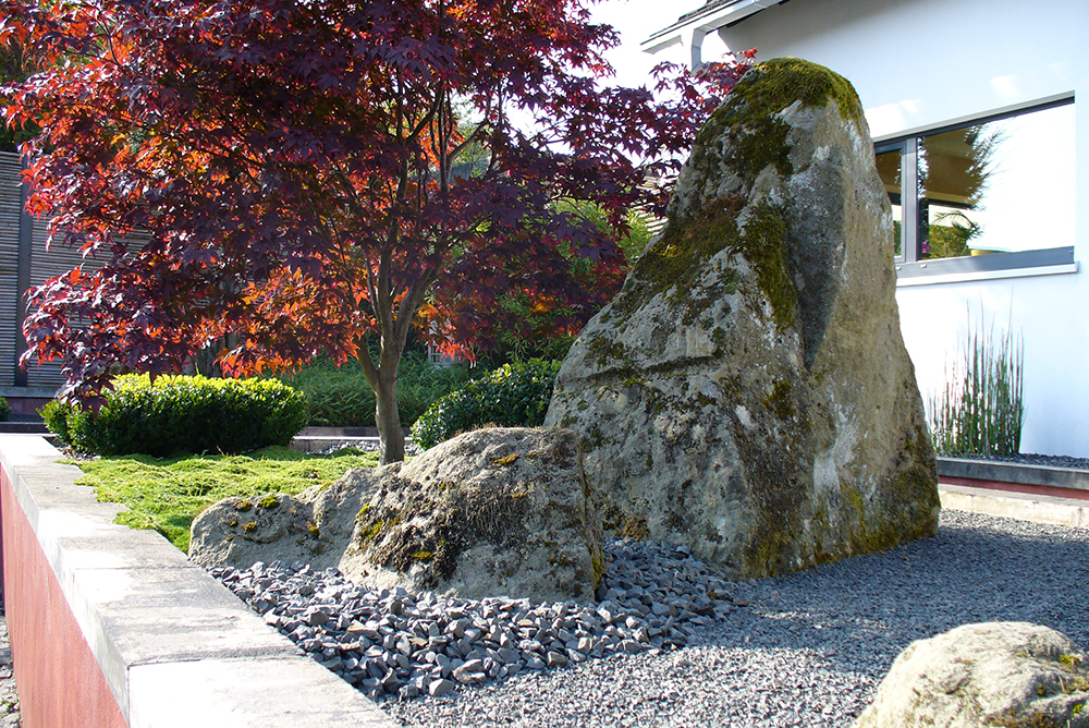 japanische Steinsetzung im Vorgarten